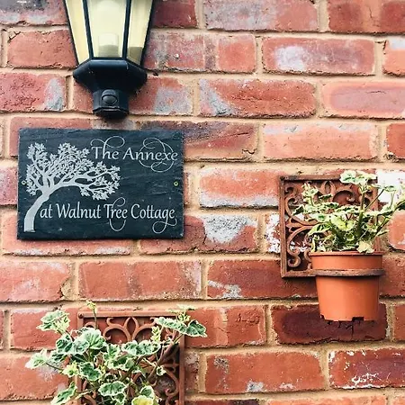 The Annexe At Walnut Tree Cottage Hope under Dinmore Exterior photo